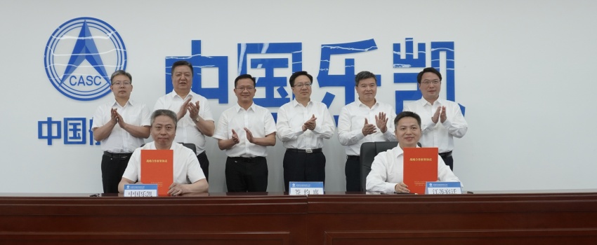 中國樂凱與宿遷市簽訂合作協(xié)議 侯景濱、李東會見宿遷市委書記陳忠偉并共同見證簽約