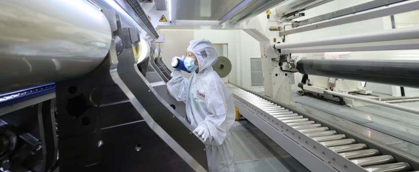 技術攻堅結碩果！合肥樂凱成功下線超寬幅超薄高端光學聚酯薄膜